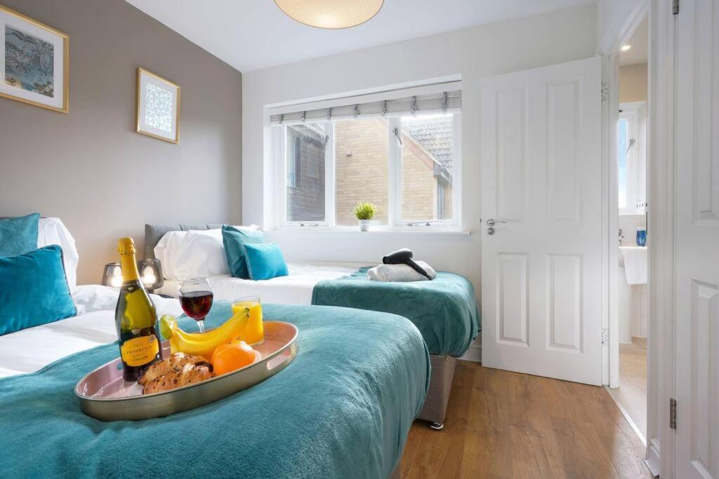 Forthill House - Close To City Centre - Free Parking, Super-Fast Wifi And Smart Tv With Netflix By Yoko Property Villa Milton Keynes Luaran gambar