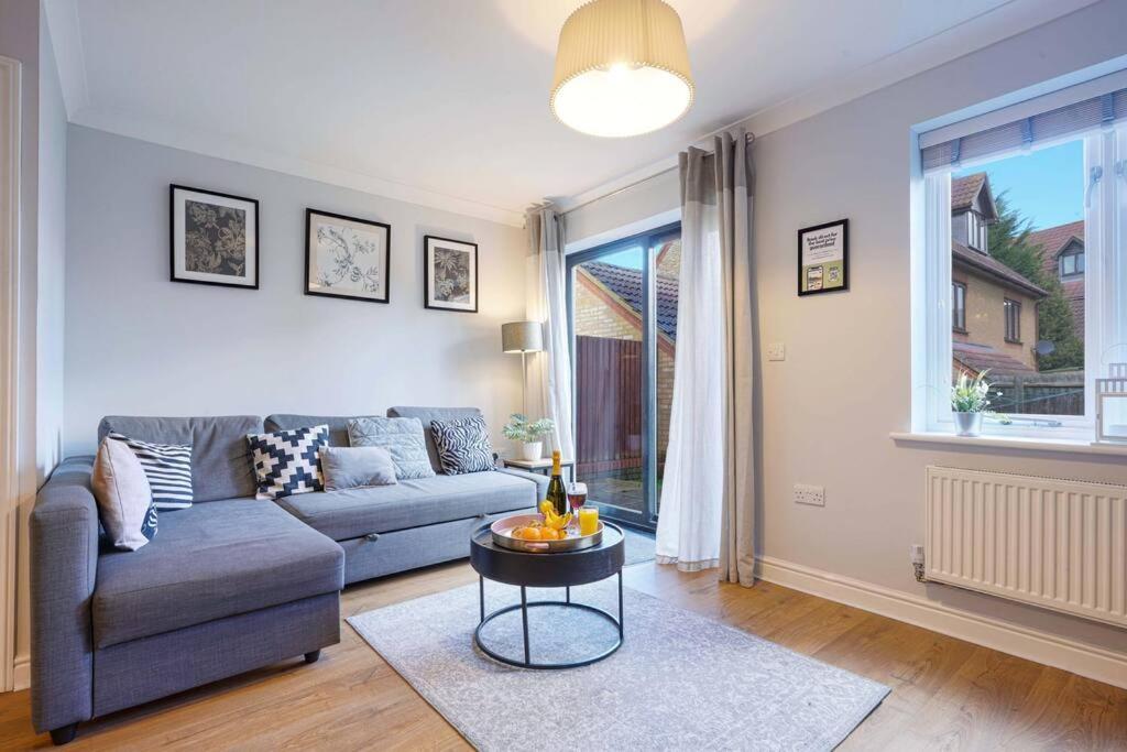 Forthill House - Close To City Centre - Free Parking, Super-Fast Wifi And Smart Tv With Netflix By Yoko Property Villa Milton Keynes Luaran gambar